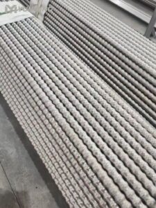 tubos retorcidos de acero inoxidable en producción en fábrica para aplicaciones decorativas